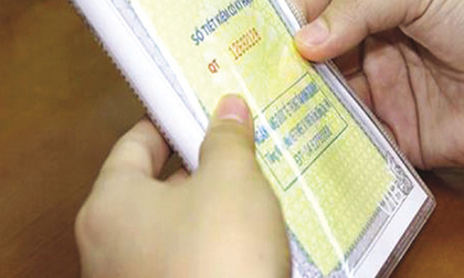 Bắt thiếu nữ làm giả sổ tiết kiệm đi rút gần 1 tỷ đồng để 'giúp' người tình