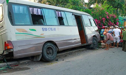 Khởi tố bị can và bắt tạm giam tài xế xe khách tông chết hai bé gái