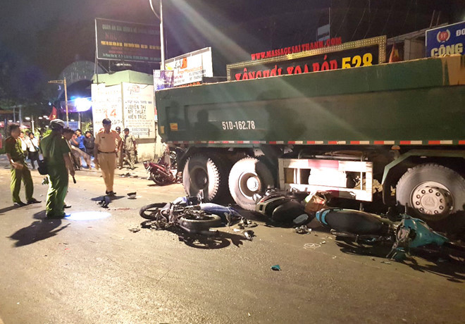 Khởi tố tài xế xe ben tông nhiều người ở Sài Gòn
