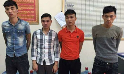 Bắt khẩn cấp 4 đối tượng chém cô gái trẻ rồi cướp xe máy gần Thanh Trì
