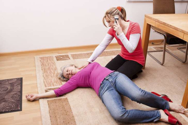 Sơ cứu khi bị đột quỵ, biết cách để tránh nguy cơ tử vong - Ảnh 3. Sơ cứu khi bị đột quỵ, biết cách để tránh nguy cơ tử vong - Ảnh 3.