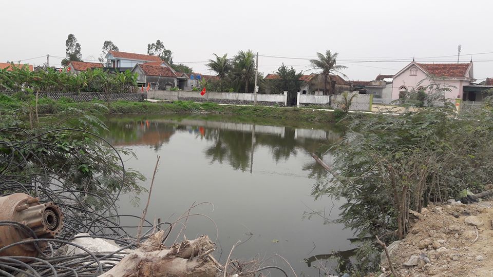 Nữ sinh lớp 11 để lại thư tuyệt mệnh nhảy ao làng tự tử: Do bị phát tán clip hôn bạn trai trong lớp? - Ảnh 1. Nữ sinh lớp 11 để lại thư tuyệt mệnh nhảy ao làng tự tử: Do bị phát tán clip hôn bạn trai trong lớp? - Ảnh 1.