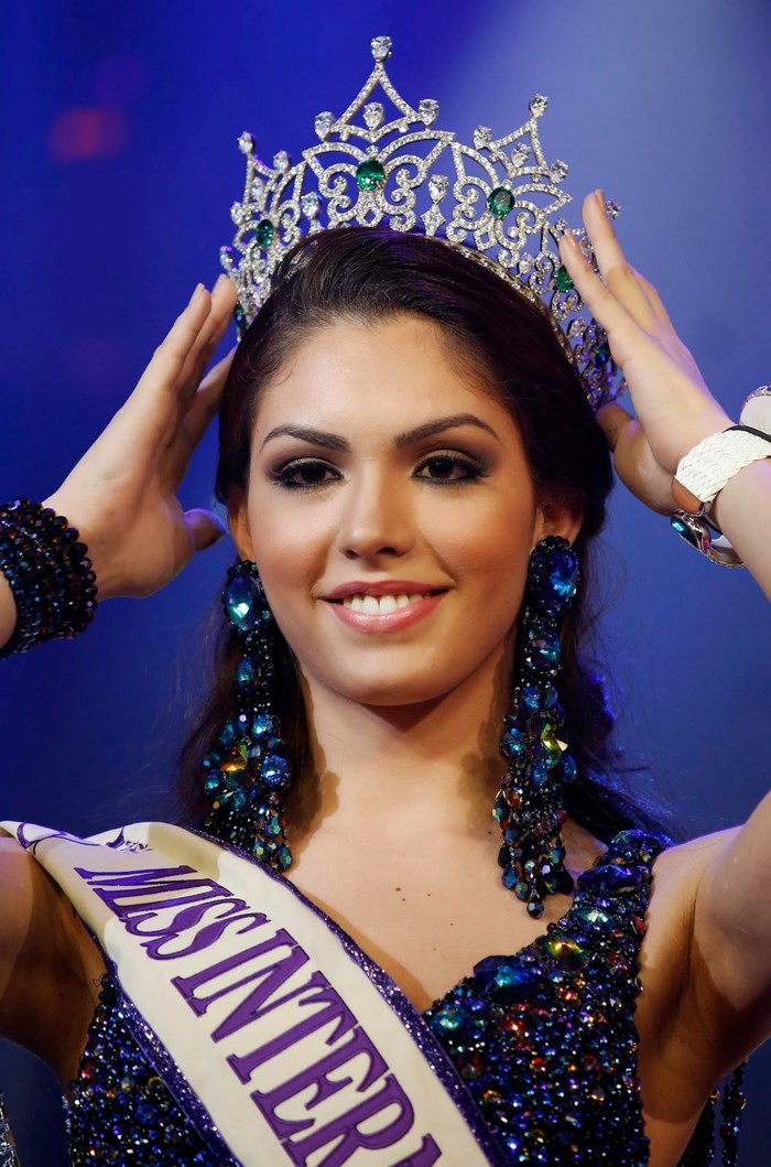 do nhan sac huong giang idol voi 12 cuu hoa hau chuyen gioi quoc te hinh anh 10