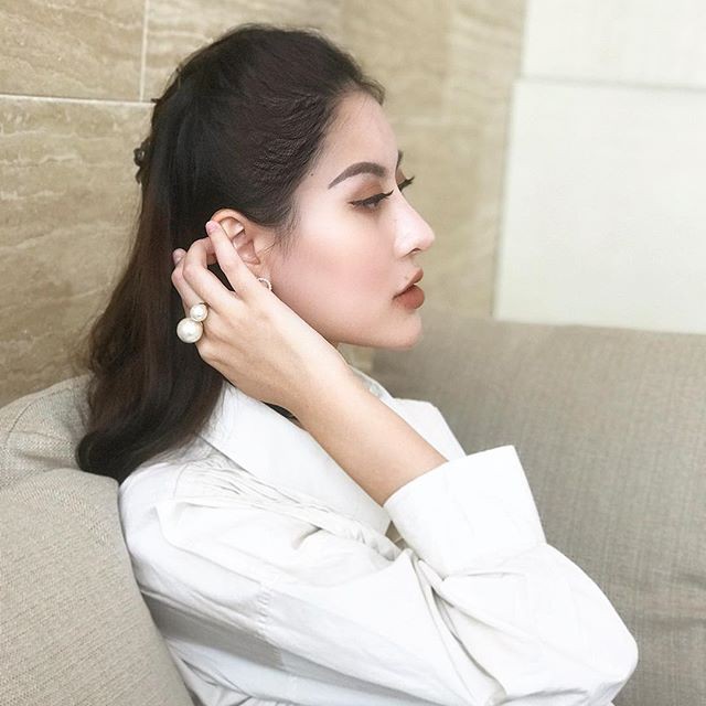 Gương mặt của Hà Lade ngày càng nhọn và dài giống hệt trào lưu thẩm mỹ mặt rắn-2
