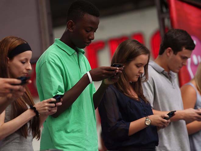 NÓNG: Khoa học chứng minh dùng nhiều smartphone khiến não lười hoạt động - 3