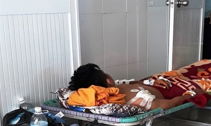 Chàng trai bị đâm 7 nhát dao khi đến quán bar đón bạn gái