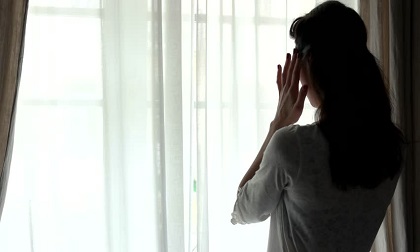 Gửi quà mừng sinh nhật, phát hiện bí mật rụng rời của chồng sắp cưới