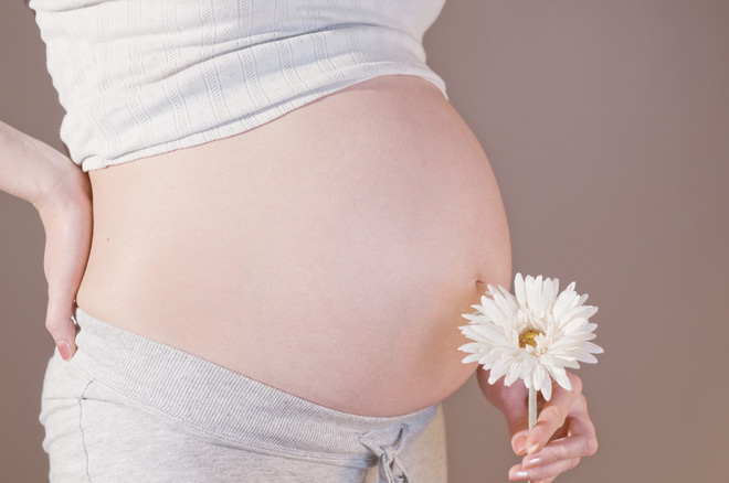 Mẹ chồng từng là bà đỡ không cho lên bệnh viện thành phố sinh con vì “bao nhiêu người vẫn thế có ai chết đâu” - Ảnh 1.