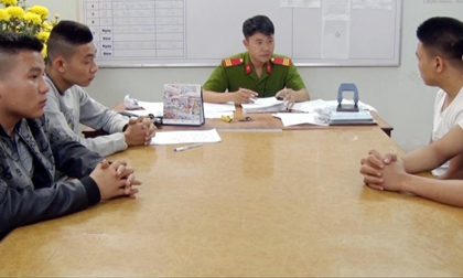 Cầm hung khí, nhóm thanh niên xông vào đám tang chém người
