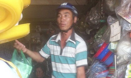 Đang đi vệ sinh, một phụ nữ bị cướp toàn bộ vàng đeo tay