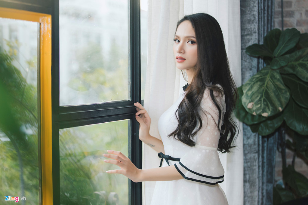 Tân HH Chuyển giới Hương Giang Idol: Tôi không biết ai là đại gia hình ảnh 3 tan hh chuyen gioi huong giang idol: toi khong biet ai la dai gia hinh anh 3