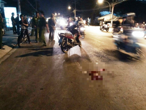 An ninh - Hình sự - Côn đồ chém đứt gân tay người cha trước mặt hai con đã ra đầu thú