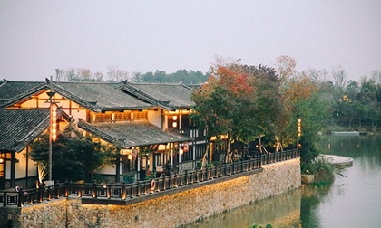 Đông Phương Diêm Hồ Thành - điểm đến mới sẽ soán ngôi Phượng Hoàng Cổ Trấn