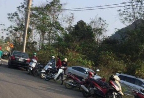 Bàng hoàng phát hiện cán bộ Sở Xây dựng Hà Giang và vợ con chết trong xe Mercedes - 1