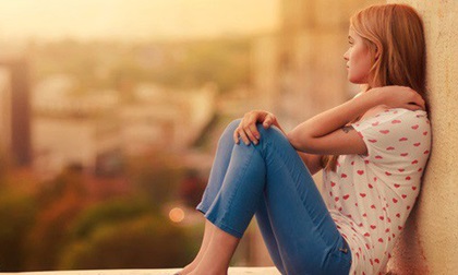 Này các cô gái, nếu có thất tình, hãy thất tình như một quý cô: Khóc trong nhà và tươi tắn ra đường