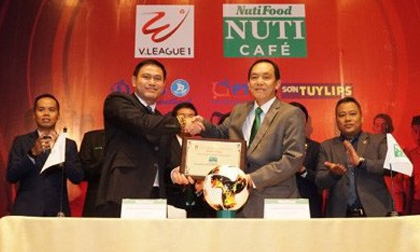 Ông Trần Anh Tú phản hồi bầu Đức: Xin đừng 'từ bỏ' bóng đá