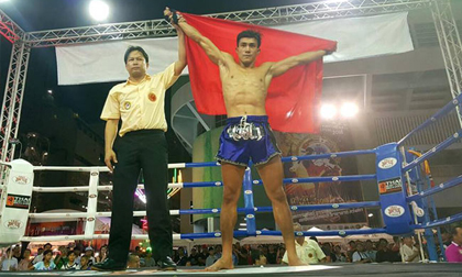 'Độc cô cầu bại' Việt gây sốc: 6 ngày đoạt 2 đai vô địch Muay thế giới