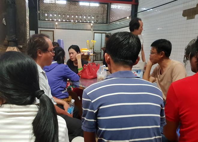 Vụ cháy ở Sài Gòn: Cha đau đớn nhìn con gái 2 tuổi nằm im lìm trong quan tài - 1