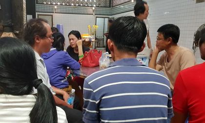 Vụ cháy ở Sài Gòn: Cha đau đớn nhìn con gái 2 tuổi nằm im lìm trong quan tài