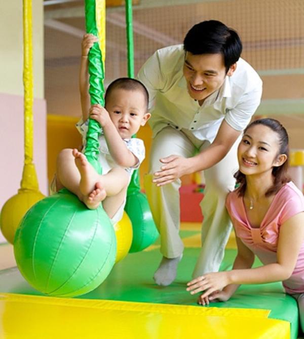 13 hoat dong chuyen gia khuyen cha me nen lam moi ngay voi con de be thong minh - 4