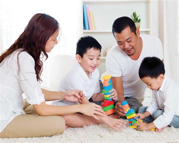 13 hoat dong chuyen gia khuyen cha me nen lam moi ngay voi con de be thong minh - 3