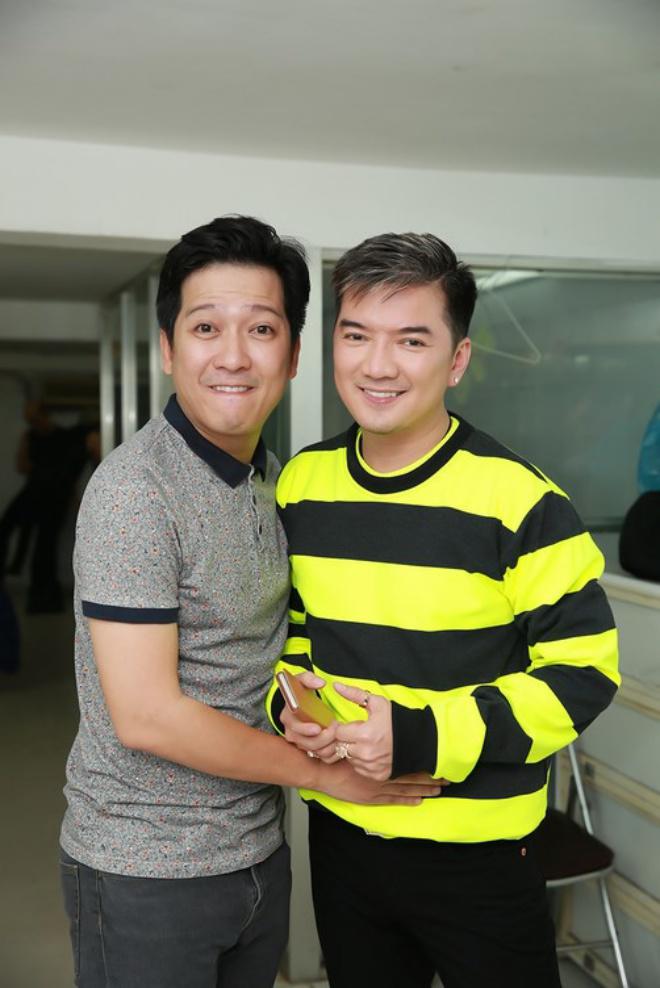 dam vinh hung chup hinh cung truong giang, hua hat tang ca khuc 