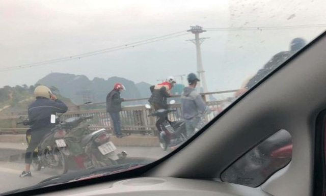 Để lại đồ đạc, nam thanh niên nhảy cầu Bãi Cháy tự tử - 1