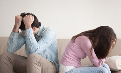 Vợ chết lặng vì lý do chồng nằng nặc đòi ly hôn