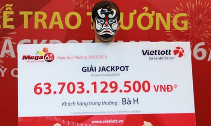 Nữ nhân viên văn phòng tay run run nhận jackpot 64 tỉ của Vietlott