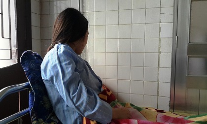Cô giáo bị bắt quỳ yêu cầu xử lý cả hành vi làm nhục