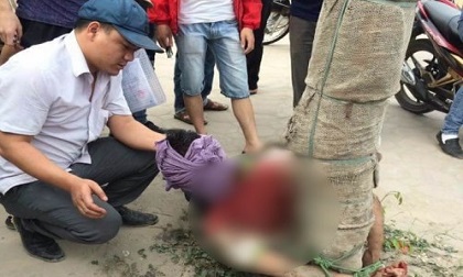 Hà Nội: Nam thanh niên cố lao đầu vào ô tô tự tử