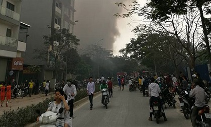 Hà Nội: Chợ cháy đùng đùng giữa trưa, hàng chục ki ốt hoá thành than