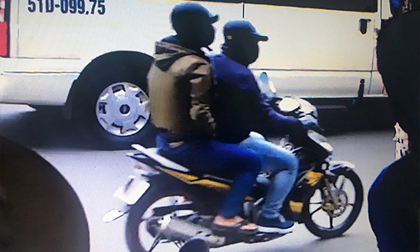 Camera an ninh nhận dạng 2 kẻ nghi dùng súng cướp ngân hàng