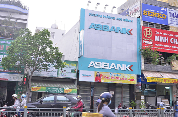 ngan hang abbank noi gi ve vu cuop giua ban ngay? hinh anh 1