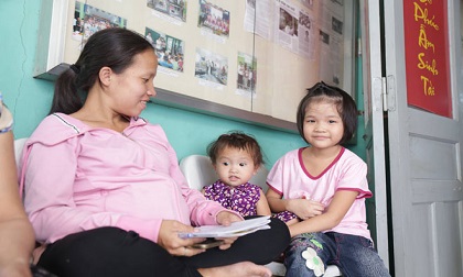 Mẹ bầu rong ruổi khắp Sài Gòn tìm con gái mất tích và phép màu xuất hiện