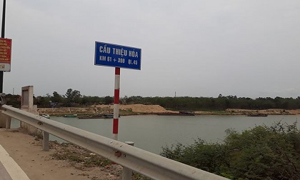 Chàng trai dũng cảm lao xuống sông cứu cô gái 9X tự tử
