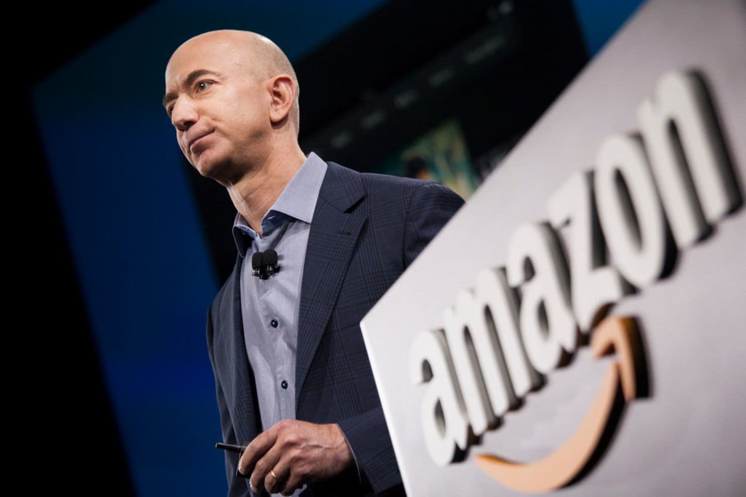 Amazon mất 60 tỷ USD trong chưa đầy 1 tuần vì dòng tweet của ông Trump - 1