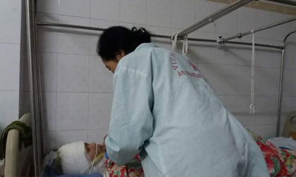 Nỗi đau của người mẹ phía sau vụ cô giáo bị chồng cũ đổ axit
