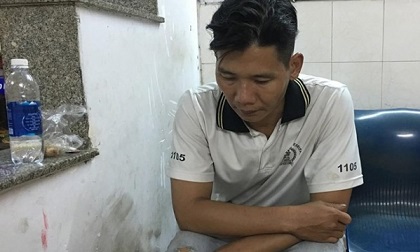 Hình sự truy đuổi kẻ nghiện giật hàng trăm tờ vé số của phụ nữ trên đường phố