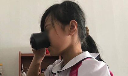 Lời kể của bé gái bị cô giáo bắt uống nước giẻ lau bảng