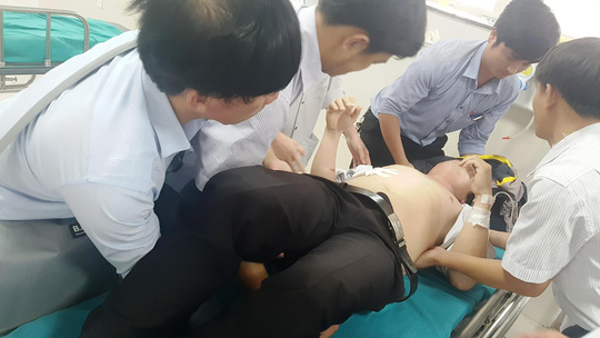 Vụ học sinh đâm thầy giáo trọng thương: Thầy có tát tai học sinh trước lớp? - 1