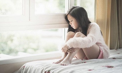 Cho trẻ mặc quần áo cũ của người khác, mẹ có đang khiến con mất đi sự tự tin?