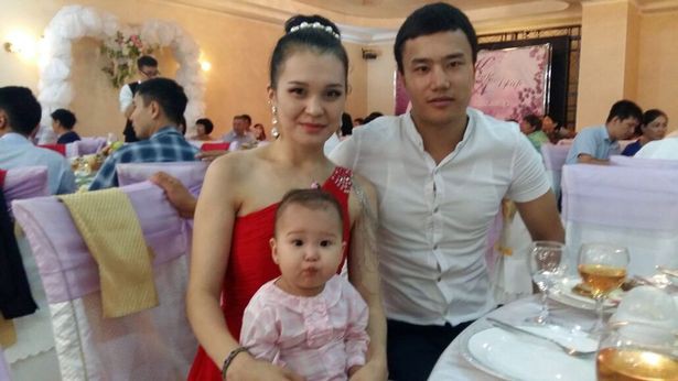 Bé gái 3 tuổi bị sốc nặng khi nhìn mẹ chết tức tưởi trong thang máy