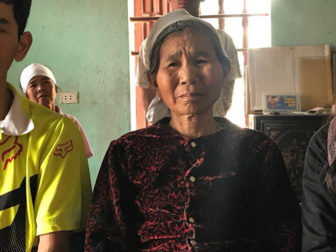 Vụ anh đập chết em trai và hàng xóm vì 2 con gà: Nghi phạm có biểu hiện tâm thần hơn 20 năm nay - Ảnh 4. Vụ anh đập chết em trai và hàng xóm vì 2 con gà: Nghi phạm có biểu hiện tâm thần hơn 20 năm nay - Ảnh 4.