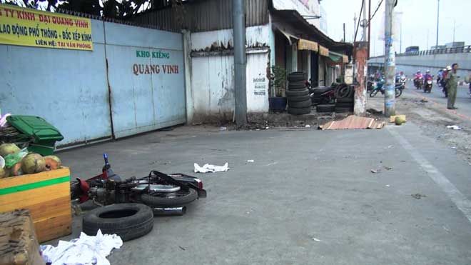 Người đàn ông mang số tiền lớn chết bí ẩn bên đường