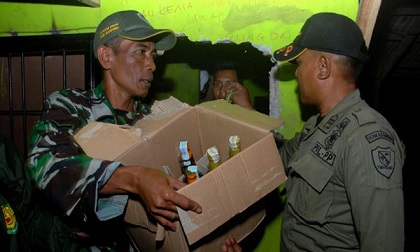 Indonesia: Hơn 60 người thiệt mạng vì ngộ độc rượu giả