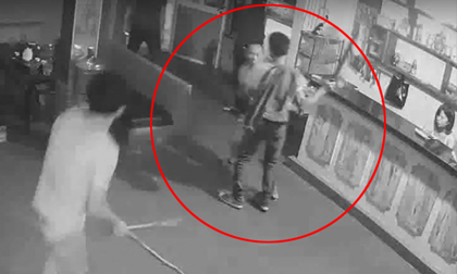 Camera giám sát ghi cảnh 9X sát hại đồng nghiệp