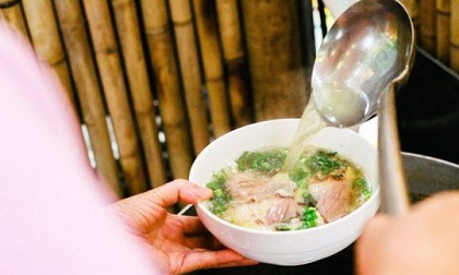 Trị chồng ngoại tình chỉ bằng một bát phở, cô vợ trẻ khiến chị em ngả mũ thán phục