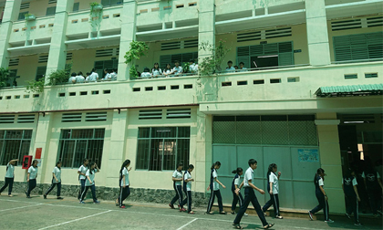Đạt điểm trung bình 8,9 nhưng vẫn không làm hài lòng bố mẹ, nam sinh lớp 10 nhảy lầu tự tử