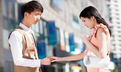 Đắng cay ê chề chỉ vì phút 'lỡ làng' với người xưa bị mẹ chồng bắt gặp